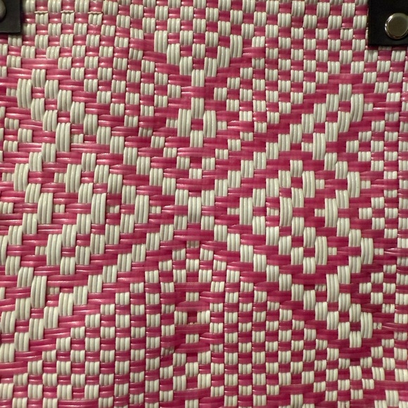 Artesanal Pink and White Woven Tote Bag - Picture 2 of 11